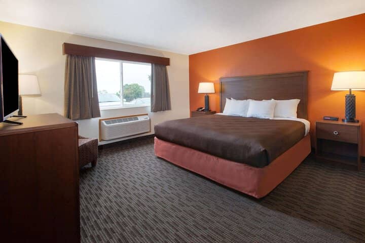 Room 4 of 47
