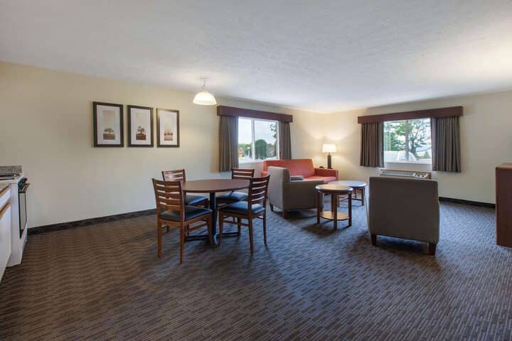 Room 6 of 47