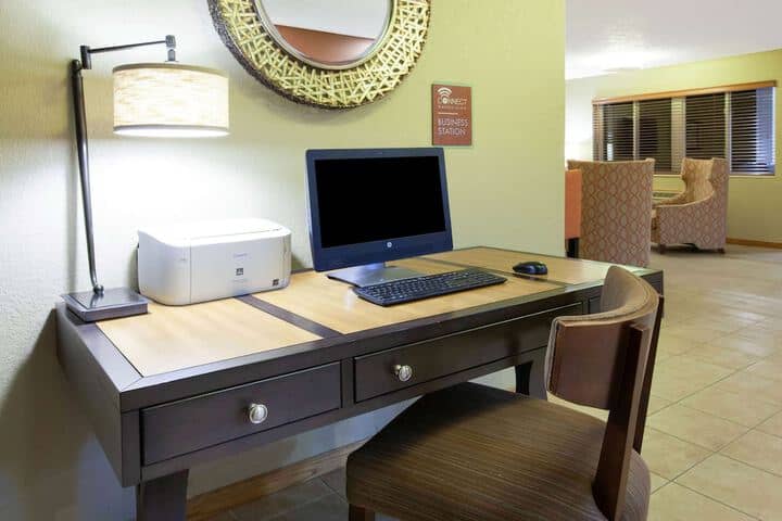 Business Center 41 of 47
